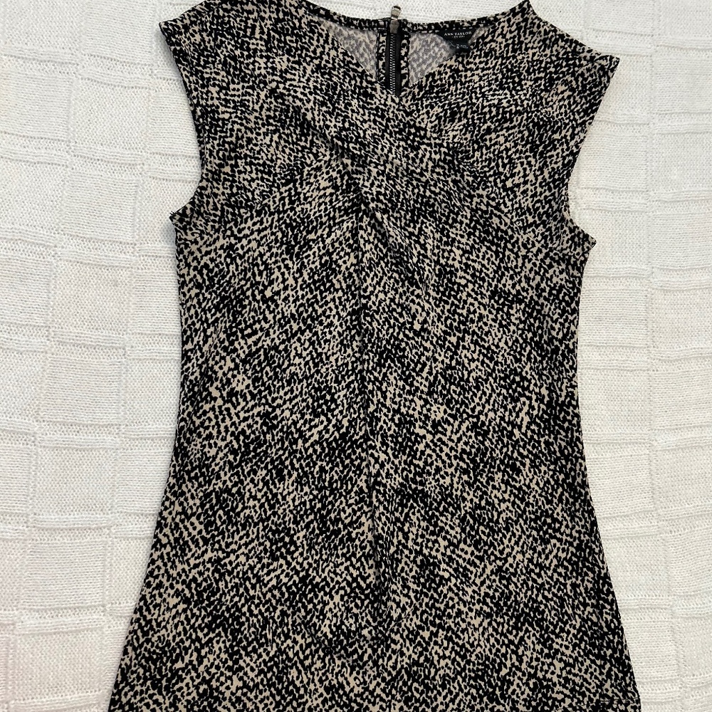 Sleeveless top with back zipper